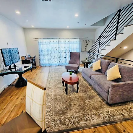 Hollywood Boutique Residences With Free Parking-2